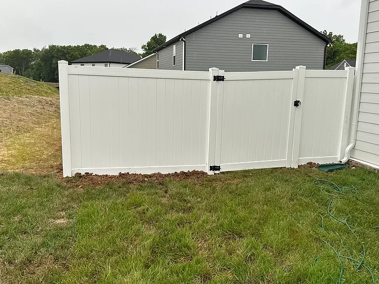 813 Easton Ln — Photo 8