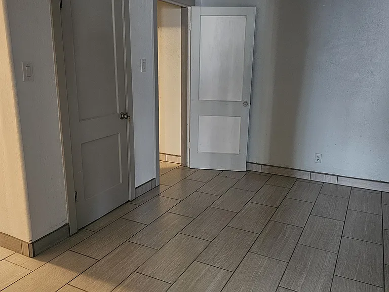 321 W 3rd Ave #1 — Photo 26