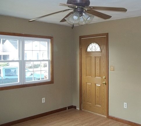 3rd image of 1139 Eppley Ave