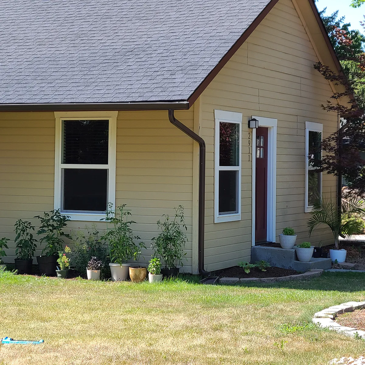 Building Photo - 2911 N Tamarack Dr