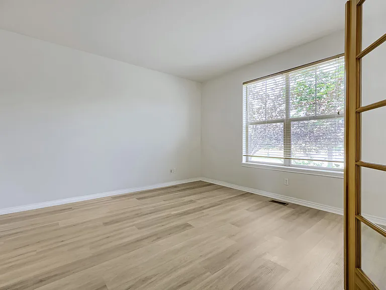 Main Floor Office / Dining Room Area
