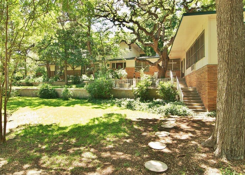 1st image of 110 Turtle Creek Dr