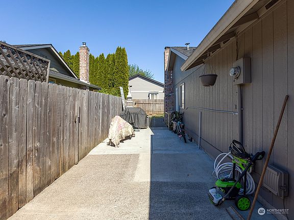 4th image of 7611 NE 158th Avenue