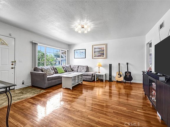 4th image of 10236 Green St