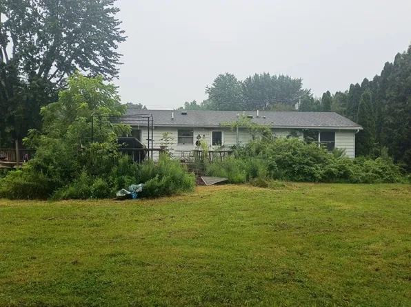 6430 Rounds Rd, Newfane, NY 14108