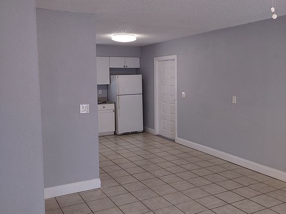3rd image of 5702 N Lincoln Ave #5716-C