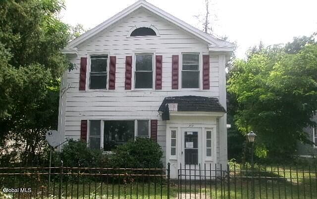 1st image of 558 3rd Avenue
