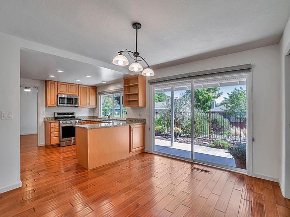 5th image of 127 Mountain Vista Circle