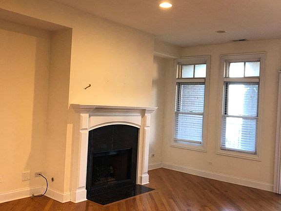 3rd image of 3829 N Southport Ave #3D