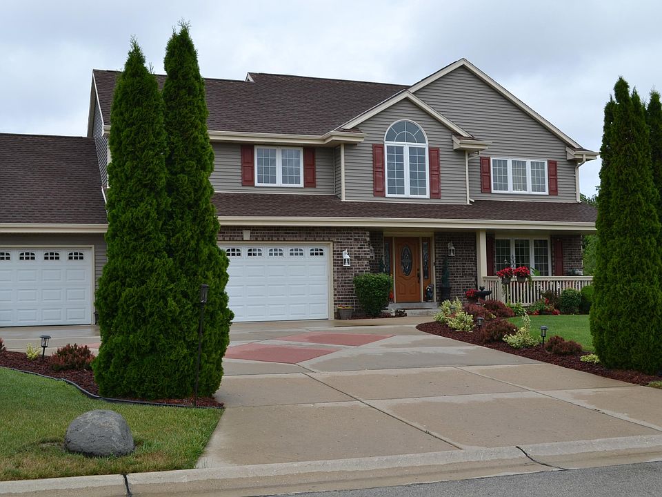 1st image of 814 W River Edge Ct