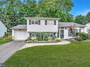 14 Amsterdam Rd, Hamilton, NJ 08620