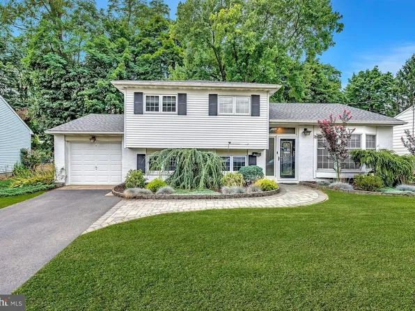 14 Amsterdam Rd, Hamilton, NJ 08620