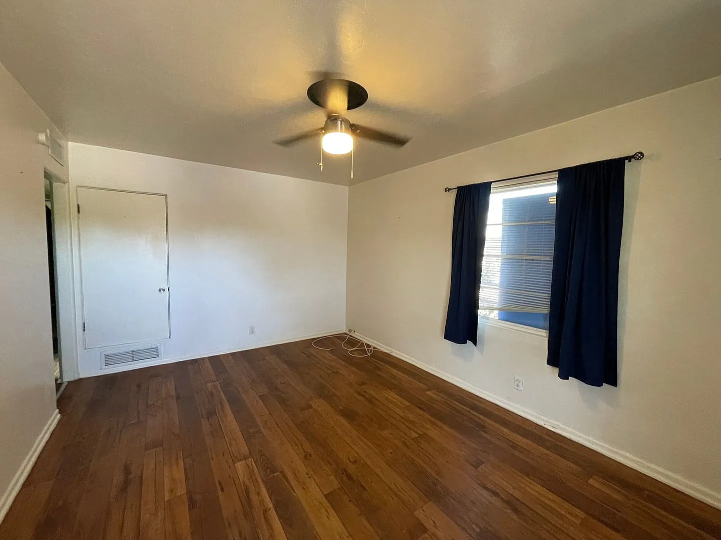 Perfect for UofA Students! **Move In Special 1/2 Off First Months Rent — Photo 4