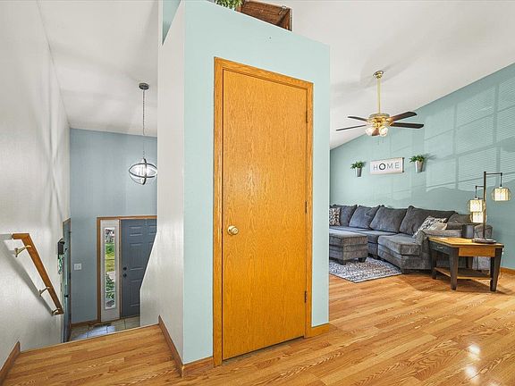 3rd image of 302 Picadilly Dr SE
