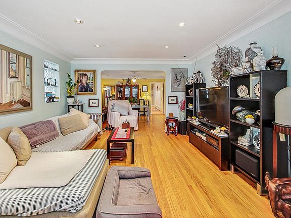 5th image of 5424 N Artesian Ave