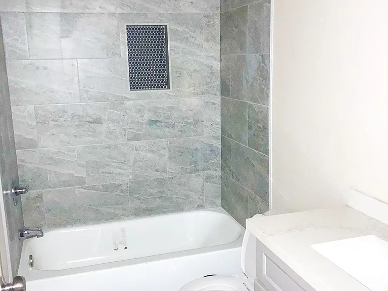 1561 N Prieur St #1 — Photo 10