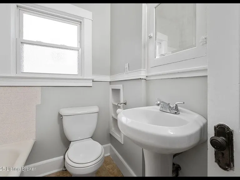 639 Harrison Ave — Photo 10
