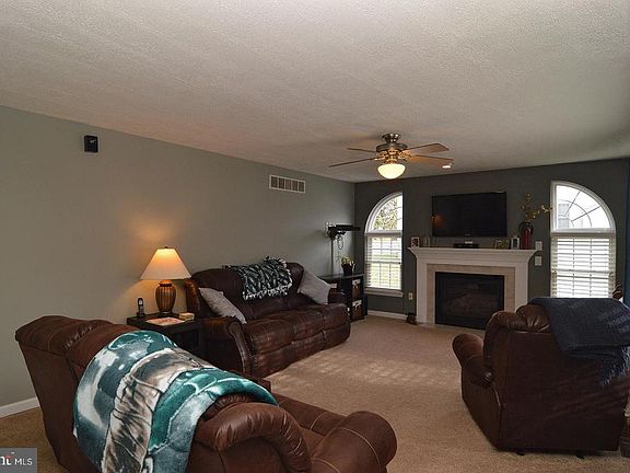 5th image of 108 W Lincoln Dr