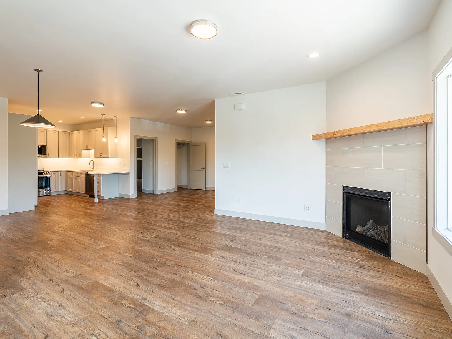 2 bed, 1333 sqft, $2,500 — Photo 2