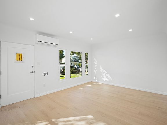 3rd image of 1235 Orange Grove Ave
