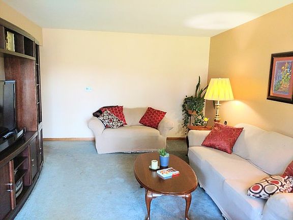 3rd image of 6416 W Sunnyside Ave