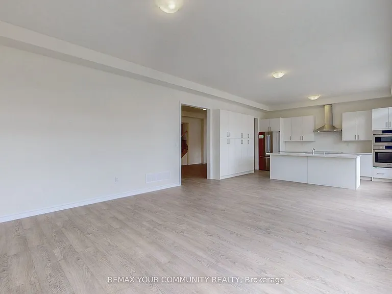 105 Halldorson Ave — Photo 10