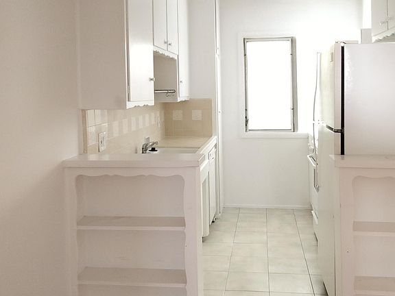 3rd image of 1037 11th St APT 3