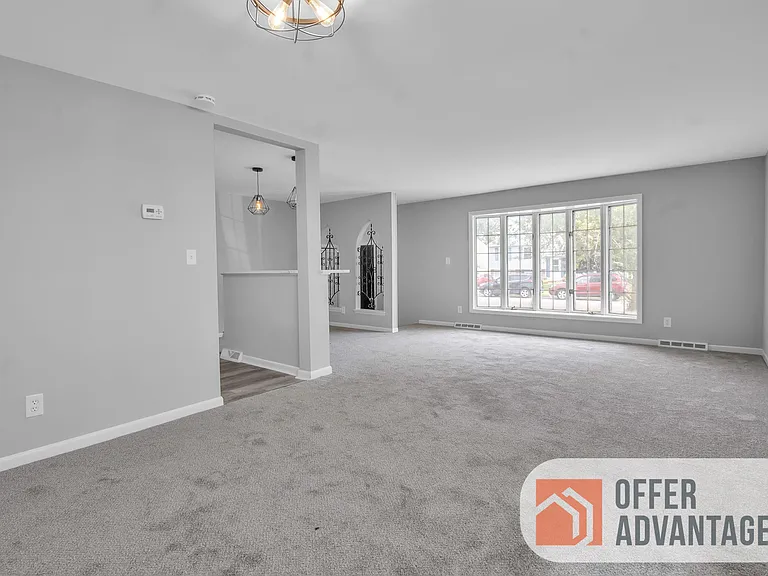 31 W Cherbourg Dr — Photo 4