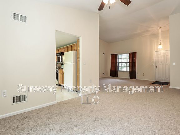 4th image of 1042A Canterbury Dr