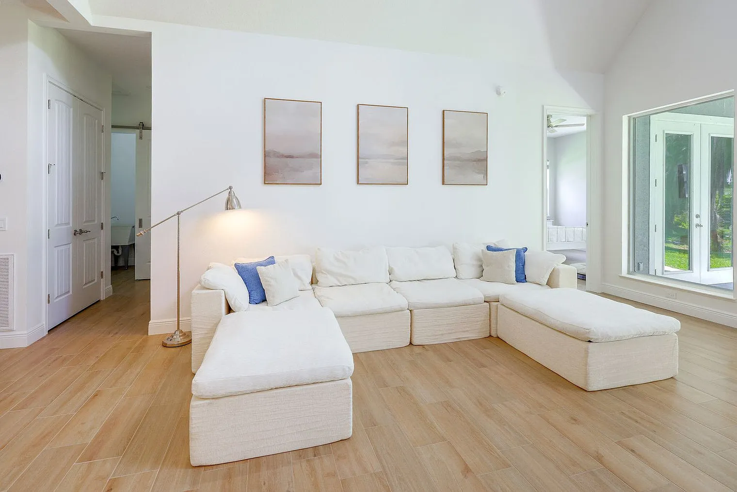 4 bed, 2.0 bath, 3196 sqft, $7,193 — Photo 2