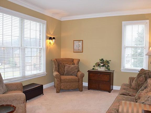 4th image of 126 Oakview Dr