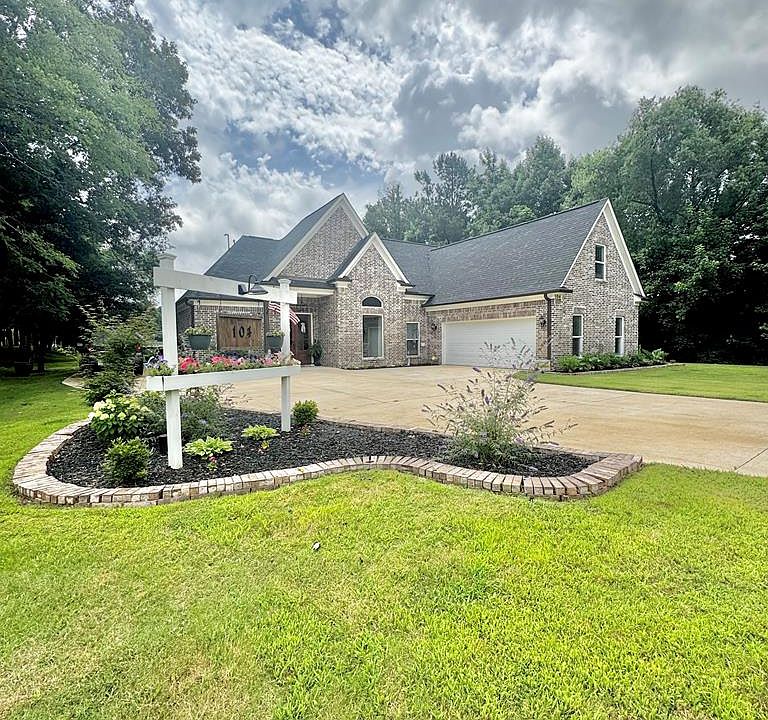 1st image of 104 White Oak Cv