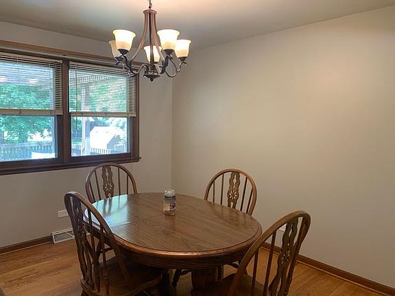 3rd image of 621 Shorewood Dr