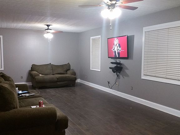 3rd image of 1325 Sleepy Hollow Ln