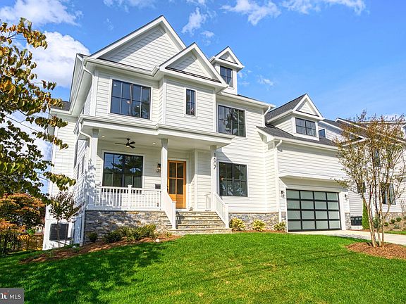 3rd image of 1607 Woodmoor Ln