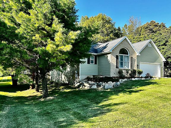 4th image of 9815 Sunnywood Dr