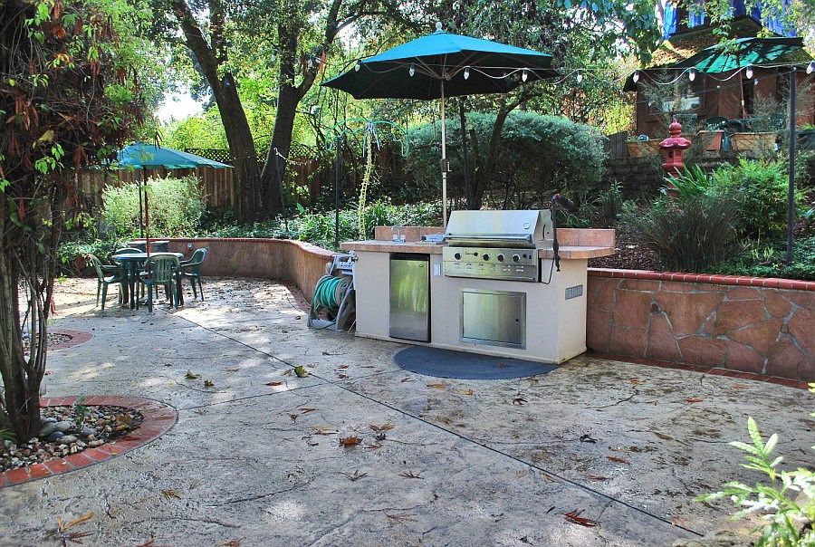 Outdoor Kitchen