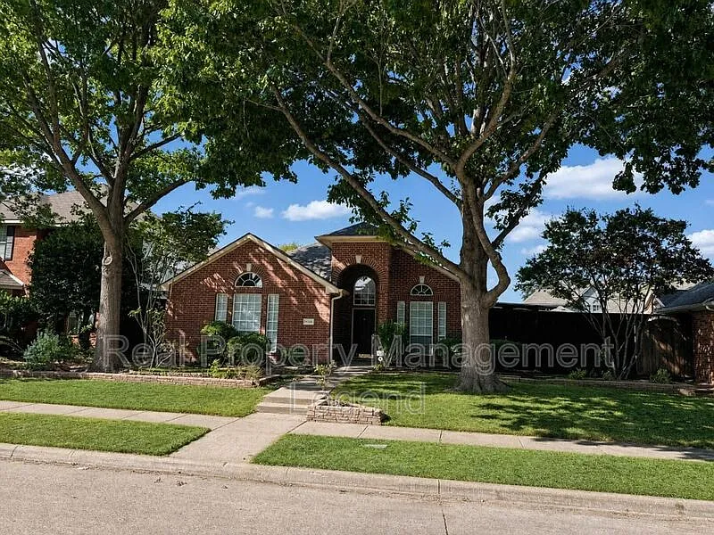 3 bed, 2.0 bath, 1978 sqft, $2,550 — Photo 1