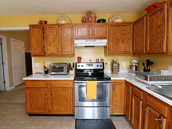 4th image of 205 Dalton Cir