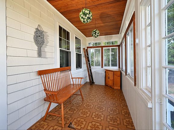 4th image of 33 Camp St