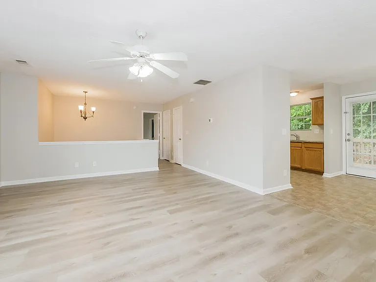 1974 Oak Terrace Dr SE — Photo 5