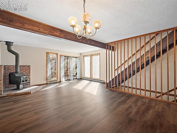 5th image of 590 Manor Ct APT D
