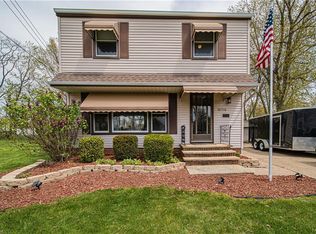 30550 Willow Ln, Willowick, OH 44095