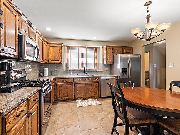 5th image of 19331 Cormoy Ln