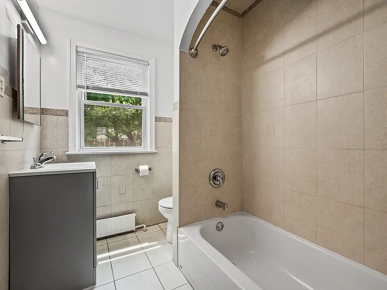 55 Farragut Pl NW #2 — Photo 4