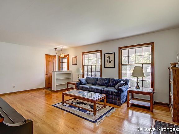 3rd image of 2354 Englewood Dr SE