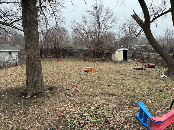 2nd image of 911 E Iowa Ave