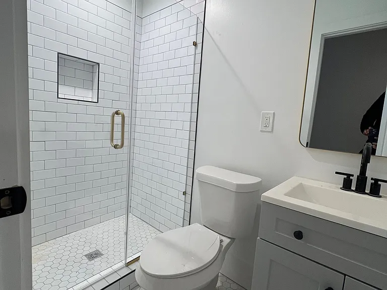 186 Hurt St NE #D1 — Photo 3