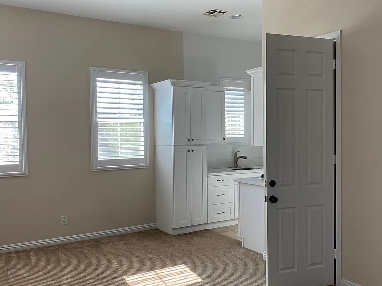 1693 Thompson Ave — Photo 3