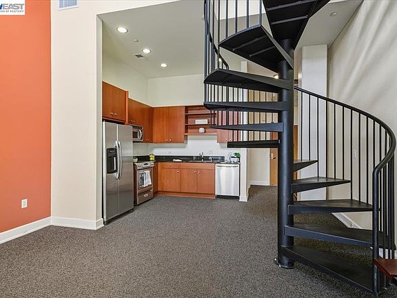 3rd image of 809 Clay St